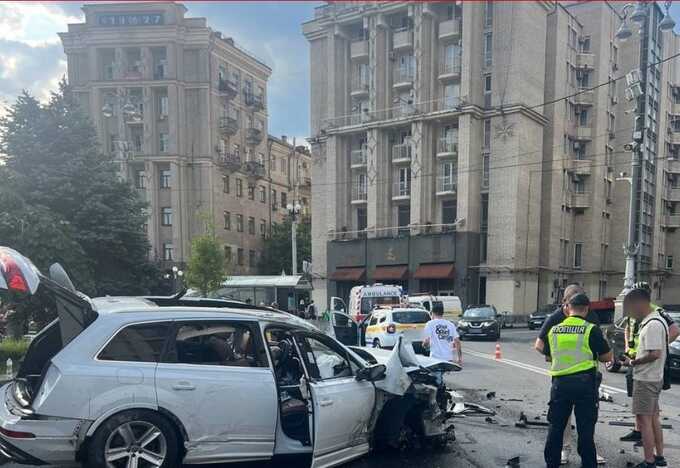 В центрі Києва іноземець влаштував ДТП з постраждалими