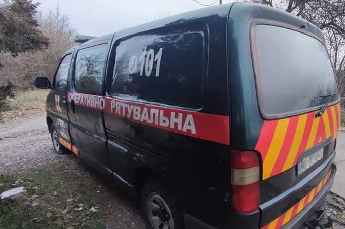 Окупанти на Дніпропетровщині спрямували дрон на автомобіль рятувальників