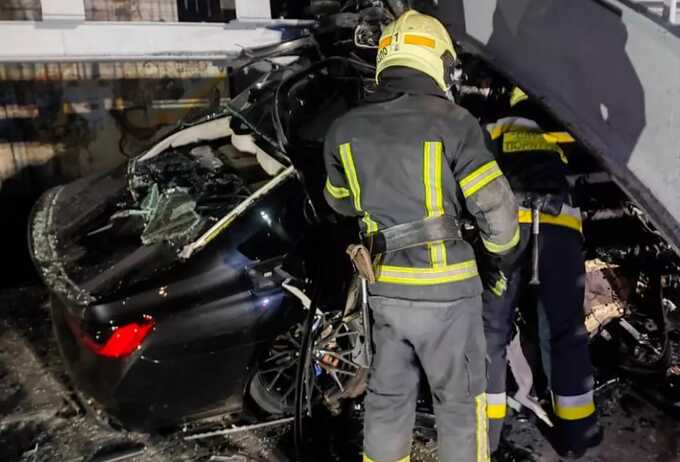 Троє загиблих у ДТП в Дніпрі: BMW на великій швидкості врізався в опору мосту